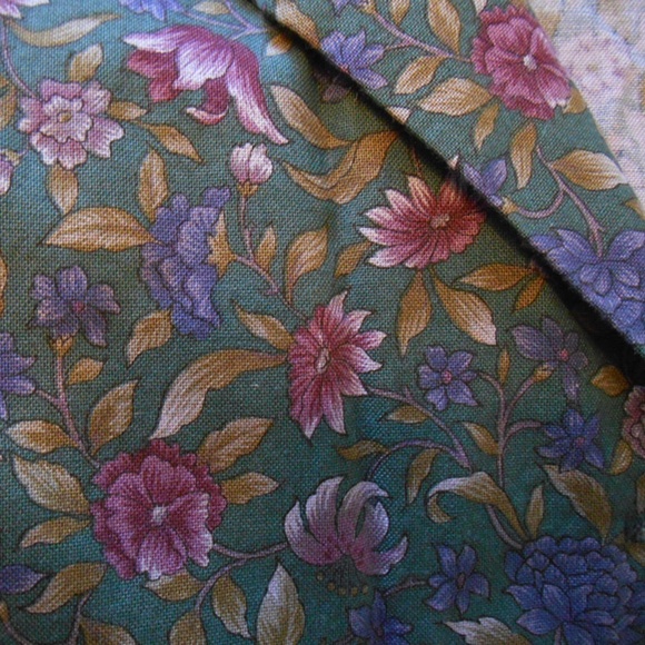 Sleeveless button down lightweight plus size - Picture 3 of 3